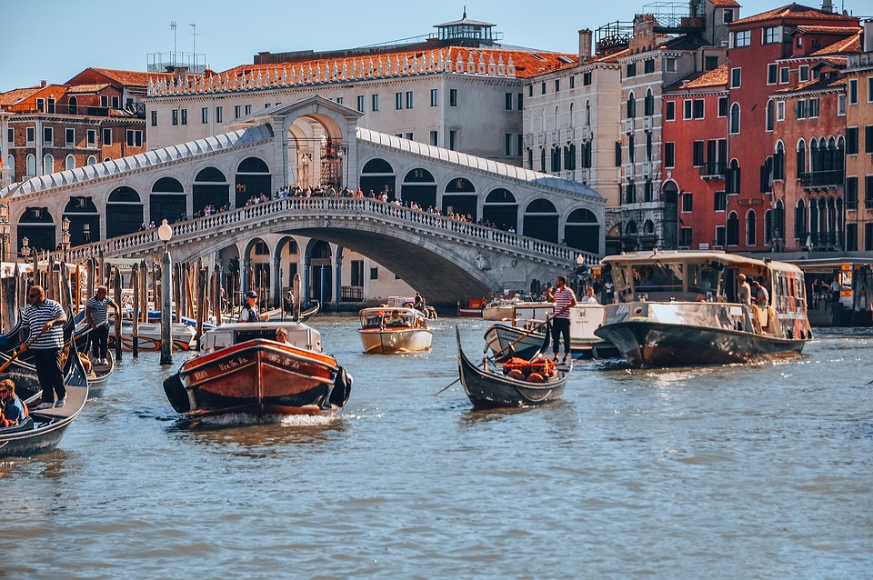 Ponte di Rialto (Rialto Bridge): A Timeless Venetian Icon gallery image