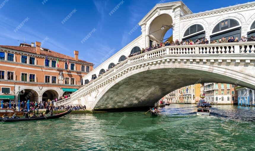 Ponte di Rialto (Rialto Bridge): A Timeless Venetian Icon