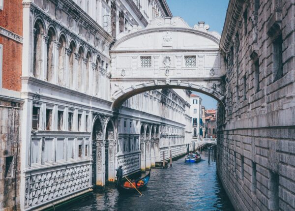 Gondola Ride plus Private Walking Tour in Venice - Image 8