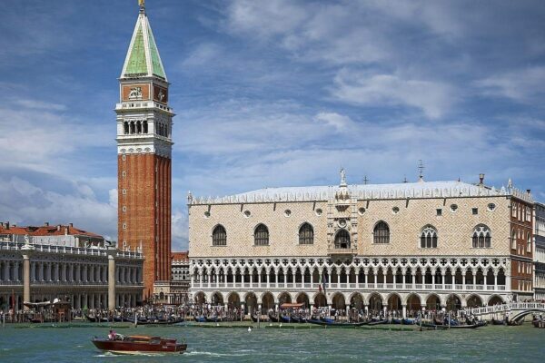 Gondola Ride plus Private Walking Tour in Venice - Image 7