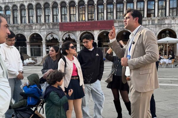 Gondola Ride plus Private Walking Tour in Venice - Image 2